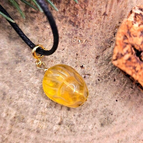Adorable Nature Yellow Fluorite Sleeping Nine Tails Fox Pendant Necklace - Picture 5 of 10